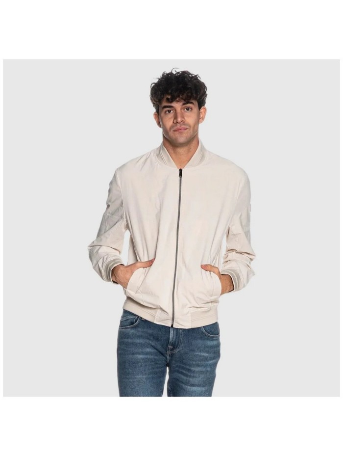 CHAQUETA-GUESS-M6RL09-WJ362-G1I6